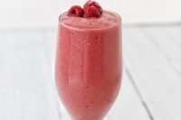 Raspberry and kiwi smoothie