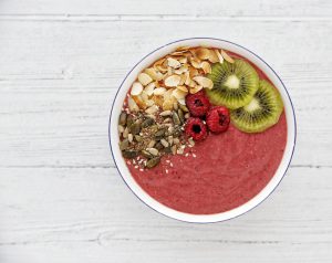 Raspberry kiwi smoothie bowl