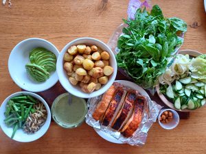 Harissa salmon salad