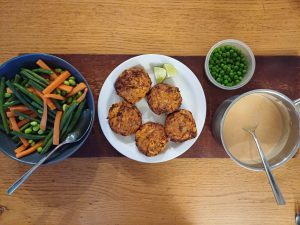 Spiced salmon fishcakes with Thai red curry sauce