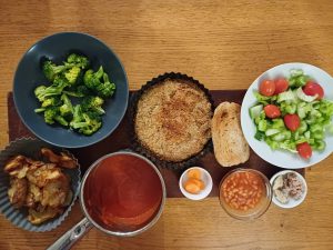 Fishcake with broccoli and tomato sauce