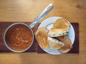 Masala beans with chilli cheese toasties