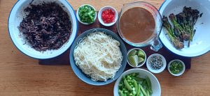 Crispy shredded peanut ramen