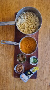 Pasta with roasted red pepper sauce
